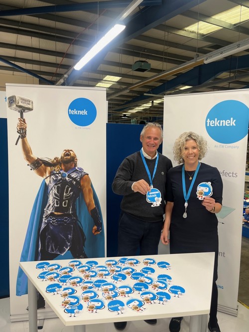 Nicola And Lore With Winning Ticket